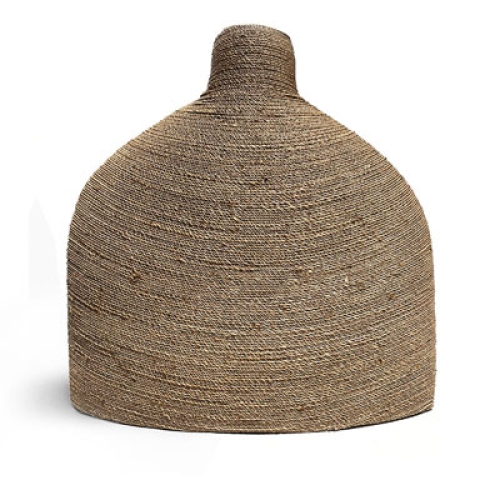 AJOE  vase design entouré de sisal